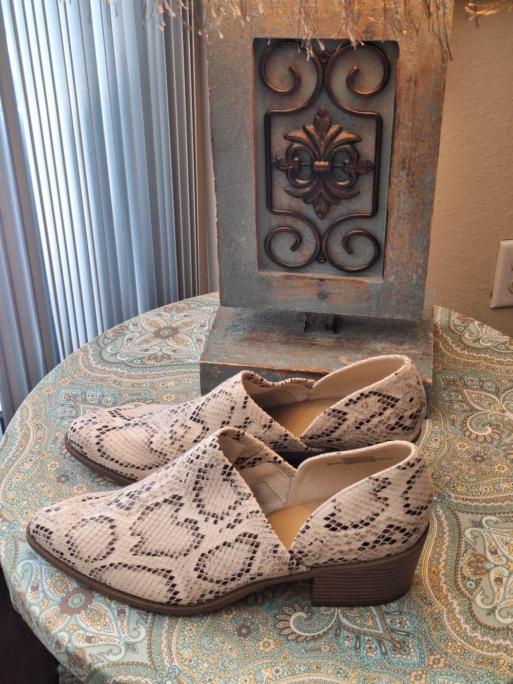 Crown Vintage White Snake-Print Slip-On Ankle Booties. Size 10